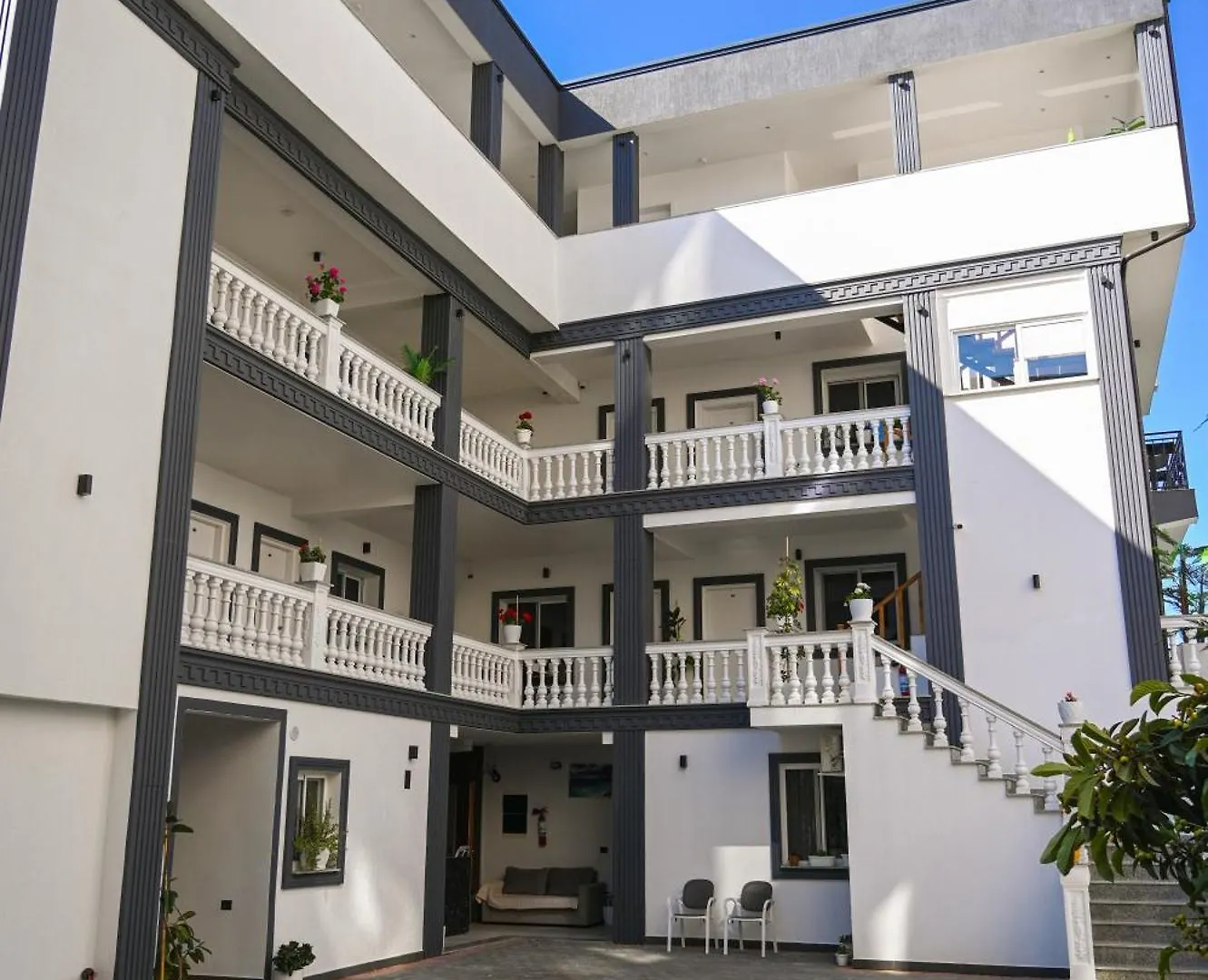 Hotel Vila Aaron Dıraç Arnavutluk