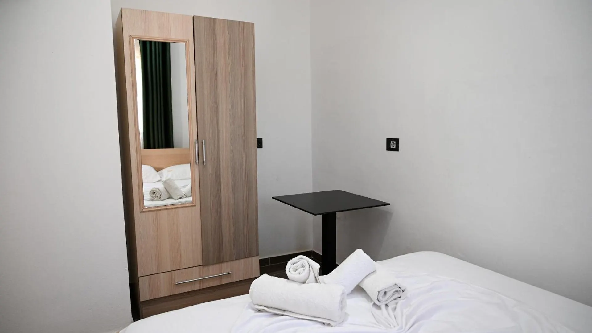 Hotel Vila Aaron Durres 0*,