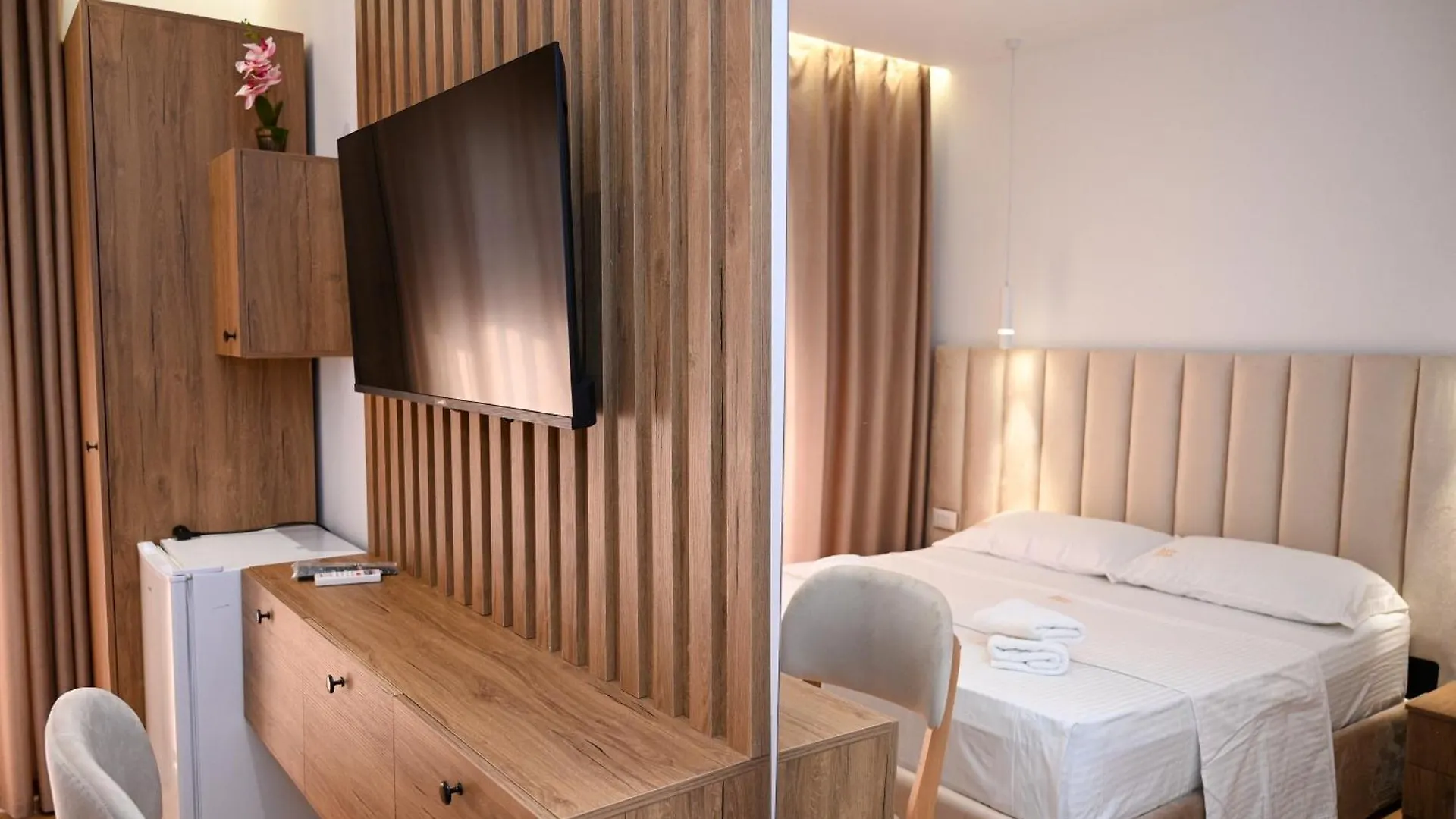 Hotel Vila Aaron Durres 0*,