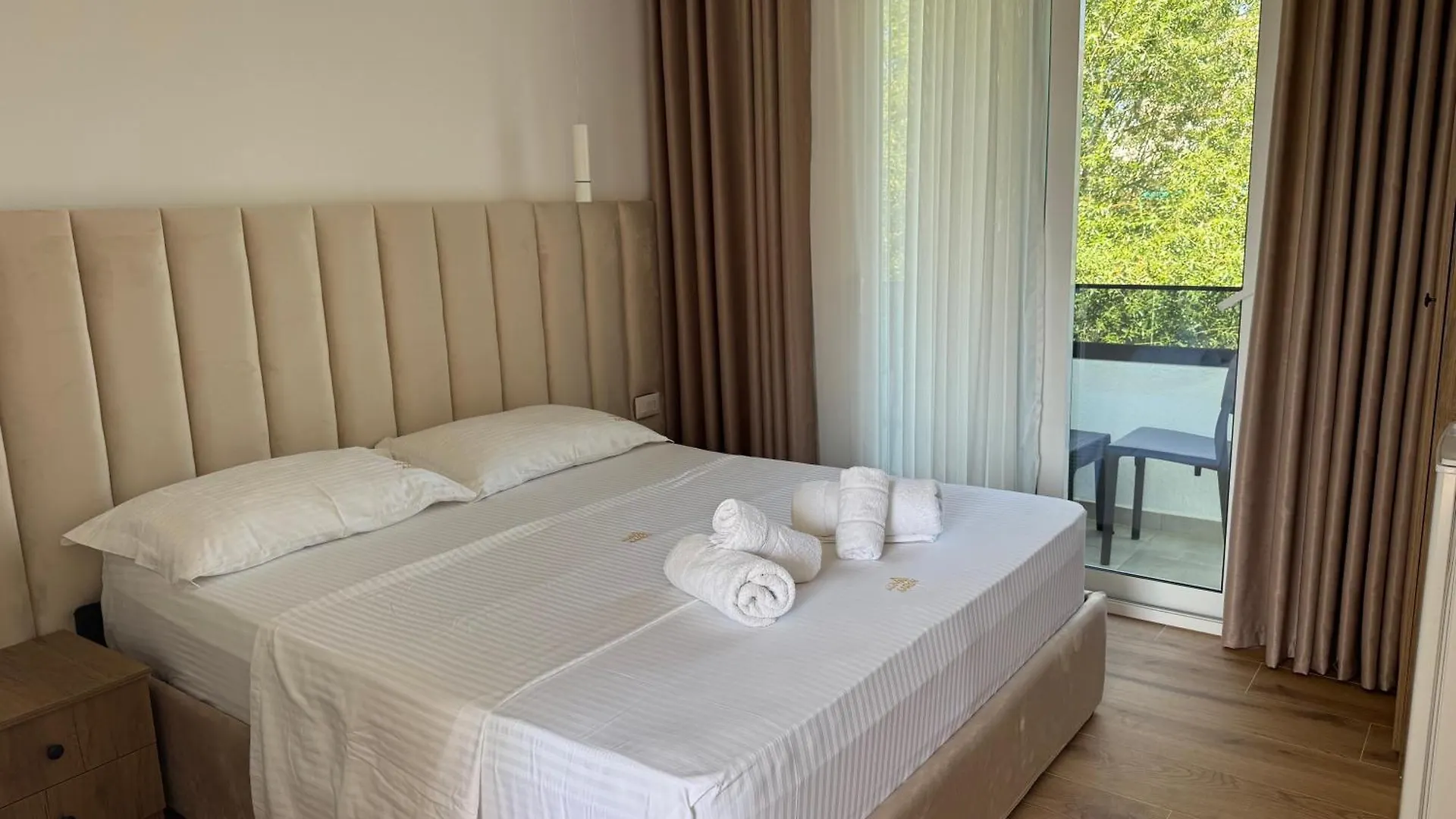 Hotel Vila Aaron Dıraç